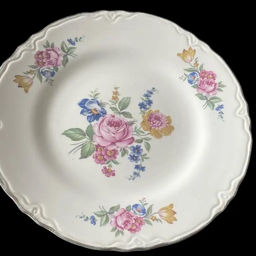 Grandma Chic Floral Print Scalloped Plate
