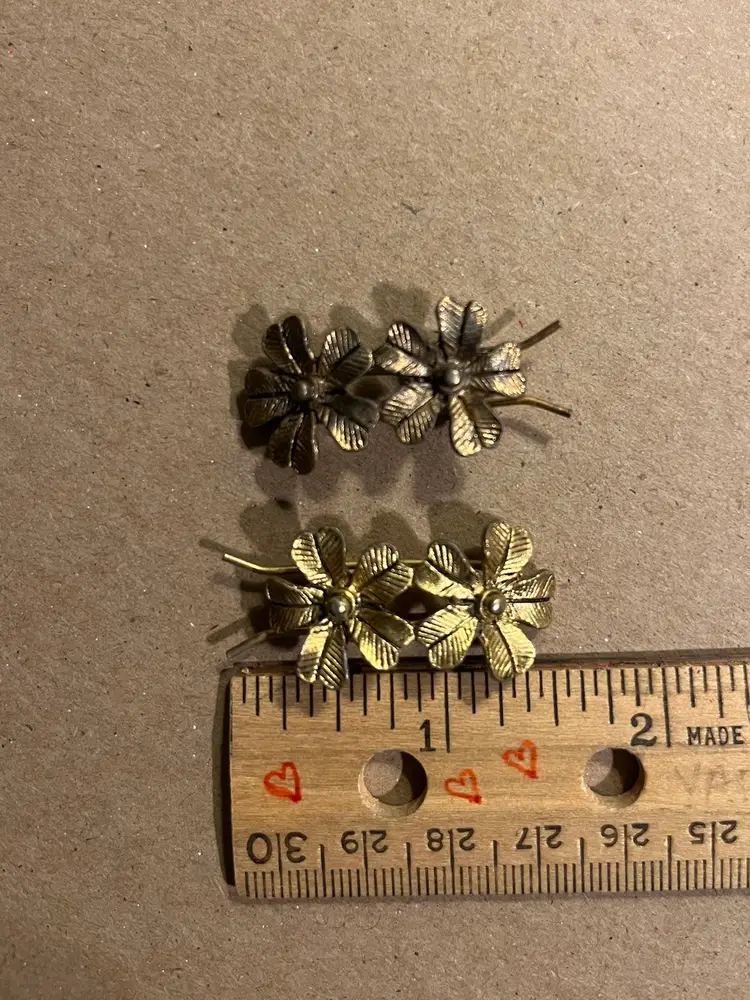 #72 Vintage 1960's Flower Gold Tone Pair Hair Barrettes