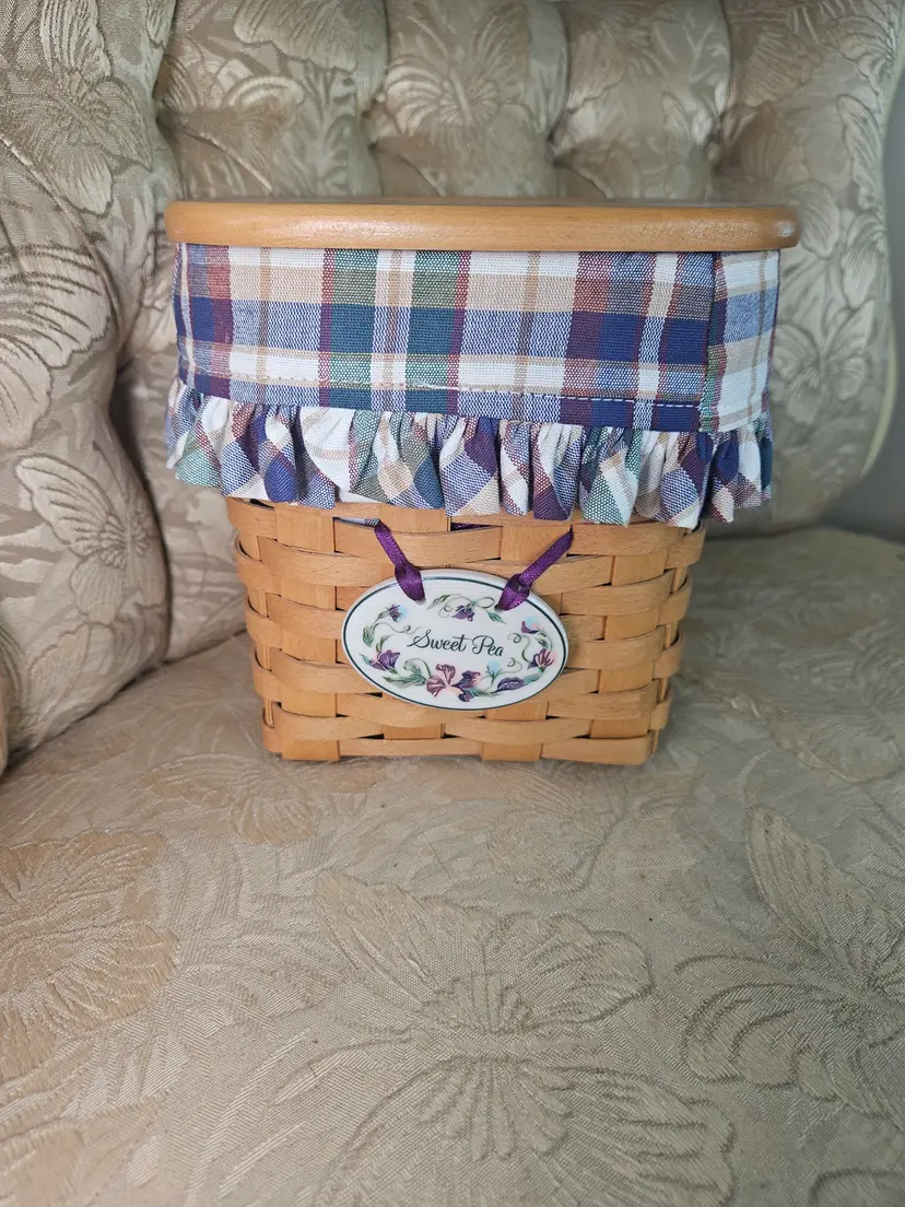 Longaberger Sweet Pea Basket with lid for tissues