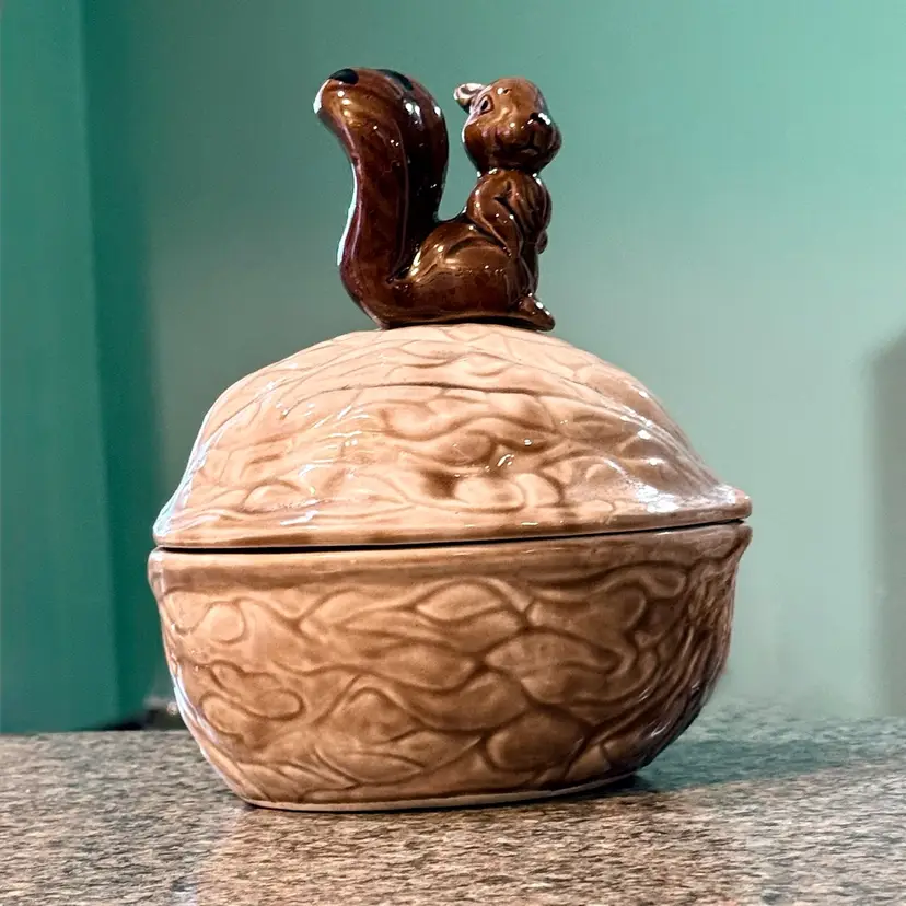 Vintage Armbee Ceramic Walnut Candy Nut Dish w Squirrel On Lid (Made in Japan)