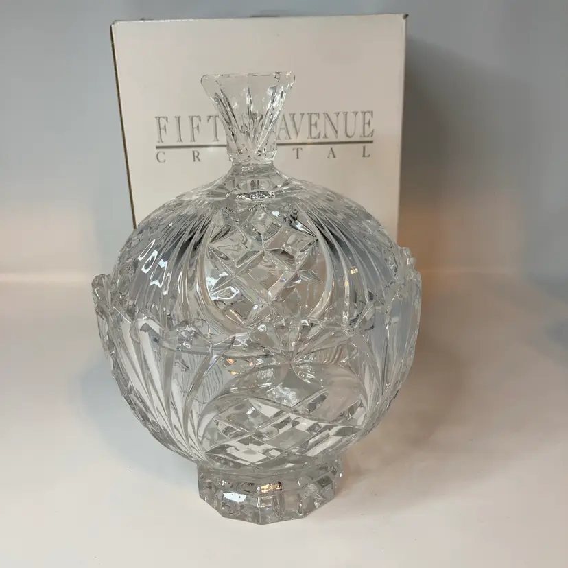 Fifth Avenue Crystal “Wellington” 8 1/2” Basket/Candy Dish! Made In Poland! Like New In Box!