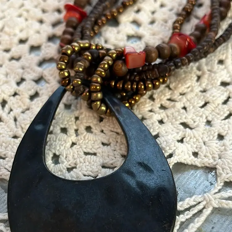 Beautiful Beaded Necklace With Metal Disc Hanks 12 Inches From Clap