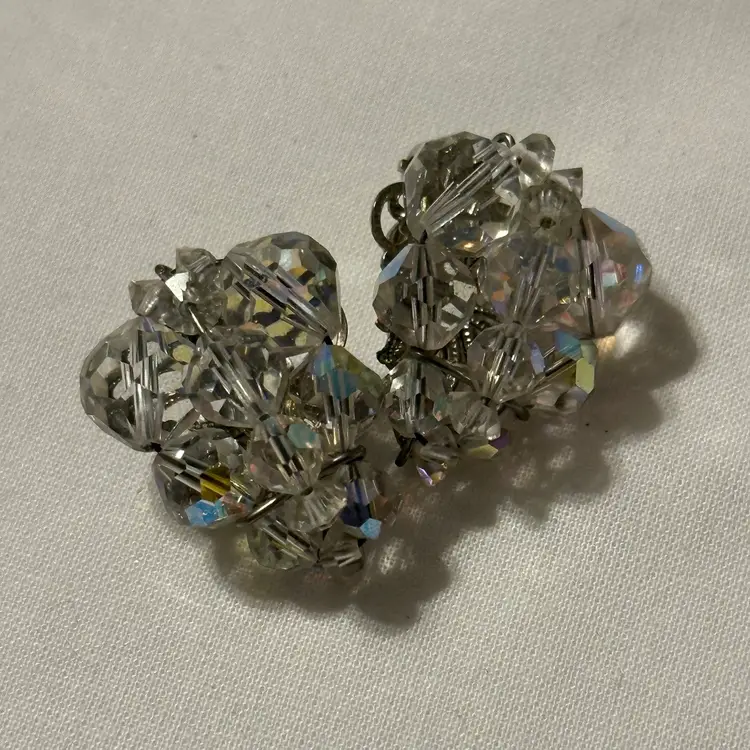 Vintage Silver Tone With Cut Faceted Aurora Borealis Glass Grape Cluster Clip Earrings