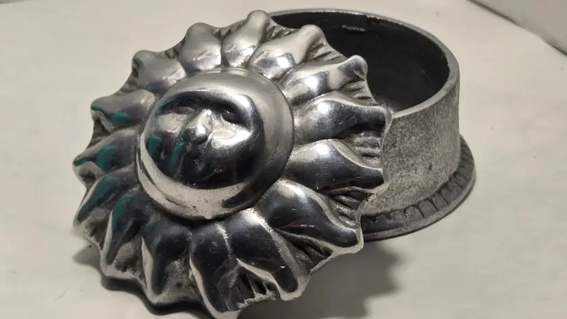 Vintage Round Sun Face Celestial Bohemian Trinket Jewelry Lidded Box Canister 3D