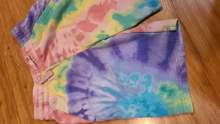Nike Boys' Club Tie Dye shorts size large