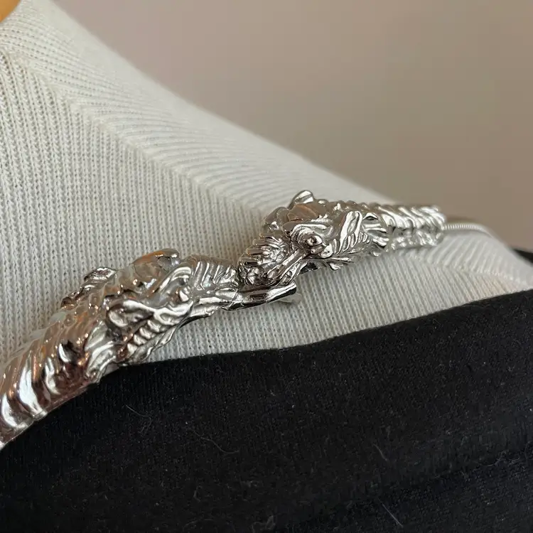 Tiger Head Clasp Silver Tone Metal Coil Stretch Waist Belt Glam Vintage 27.5"-30.5"