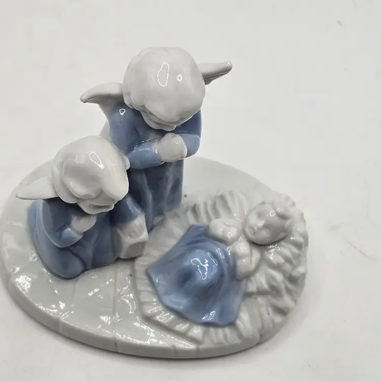 Lefton angels with baby nativity Christmas vintage Figurine