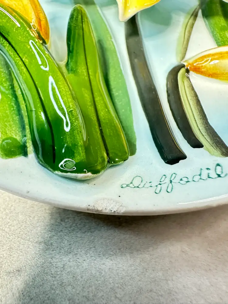 116. Daffodil Plate