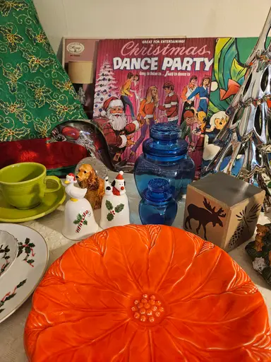 Vintage & Holiday Decor