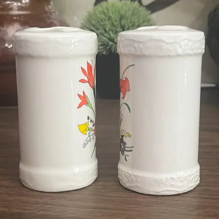 Vtg 1970's Retro Boho Cottagecore Large Floral Grannycore Salt & Pepper Shakers