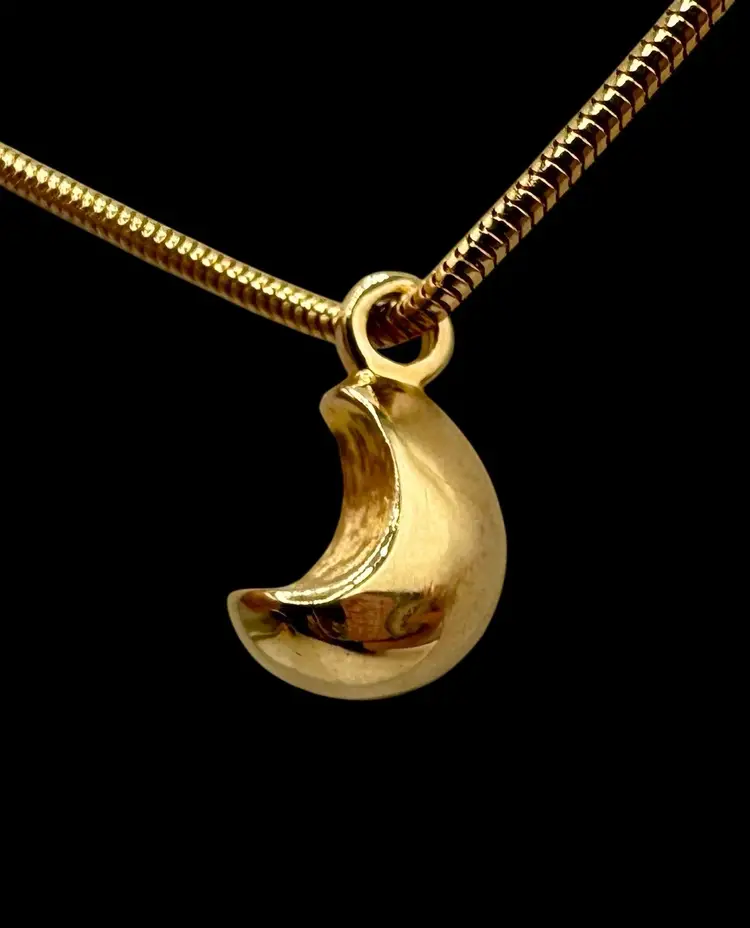 Vintage Artistry TM Gold Tone Moon Pendant Necklace Snake Chain 15”