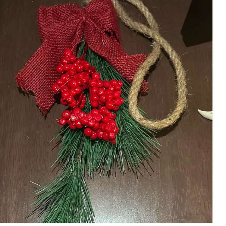Hanging Pine Swag/berries A Bough With Bow