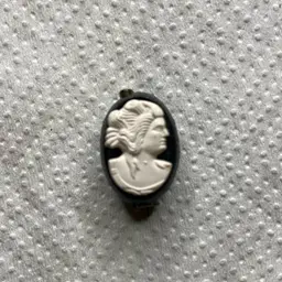 Vintage 1” Beautiful Cameo Pin Brooch Ivory & Black Small Silhouette