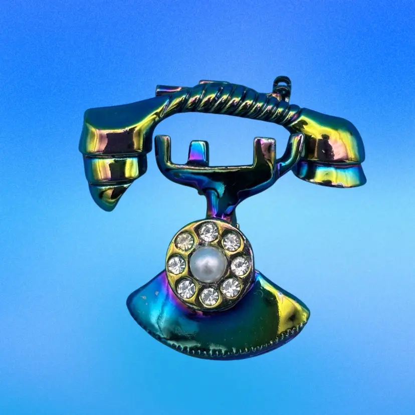 Vintage Rainbow-Tone Rotary Telephone Brooch – Rhinestone & Faux Pearl – Retro Novelty Pin
