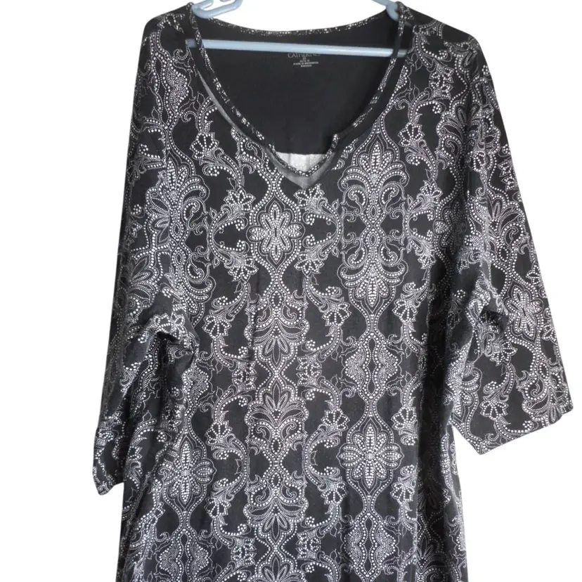 Catherines Sz 3x 26/28 W Black White abstract floral Print knit shirt 3/4 sleeve