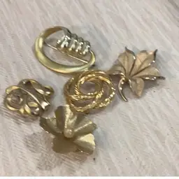 5 Gold Brooches