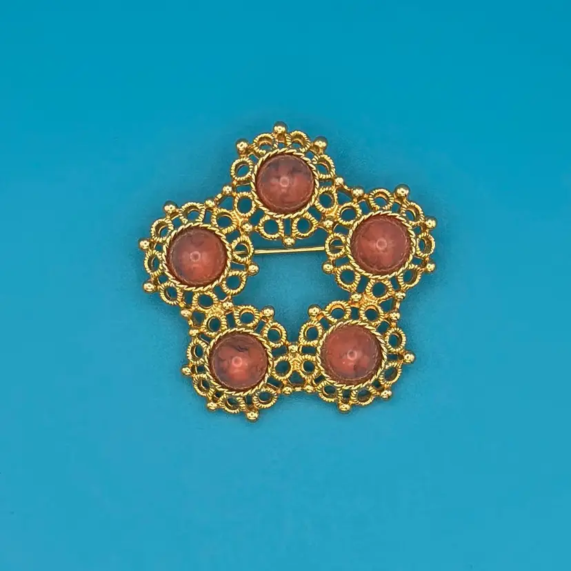 Vintage Sarah Coventry “Tapestry” Brooch – Gold-Tone Filigree with Faux Carnelian – 1970s
