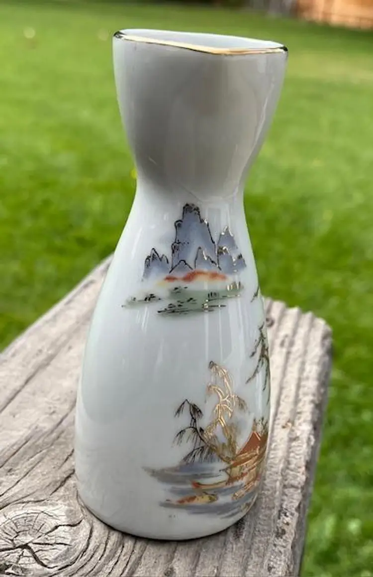 Vintage Heisi Japan Saki Bottle CLOSEOUT AUCTION