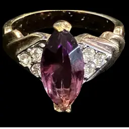 Pretty Vintage Cocktail Costume Jewelry Ring Gold Tone 6.75