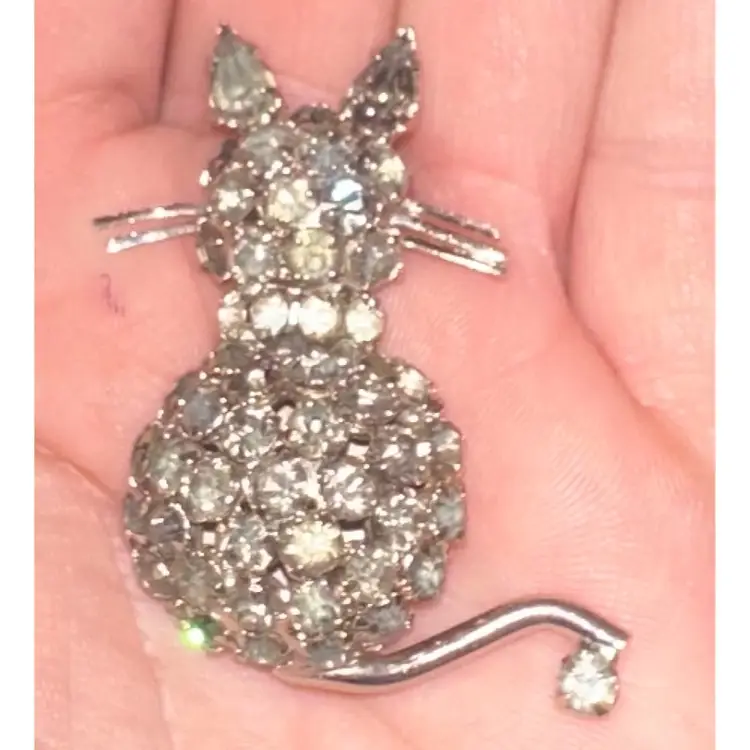 SIGNED WARNER Vintage Brooch Pin Kitty Cat Silver Tone Clear Rhinestone Brooch