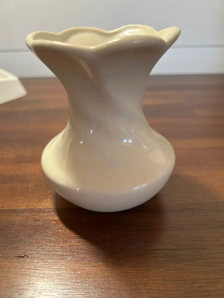 Vintage shawnee pottery vase