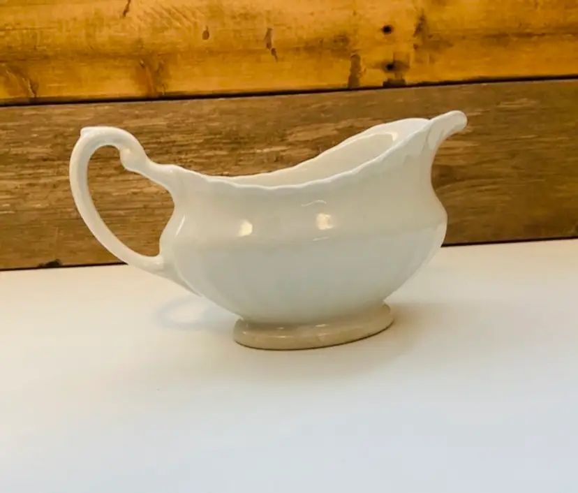 Vintage J & G Meakin England White Gravy Sauce Boat Traditional Shabby Chic
