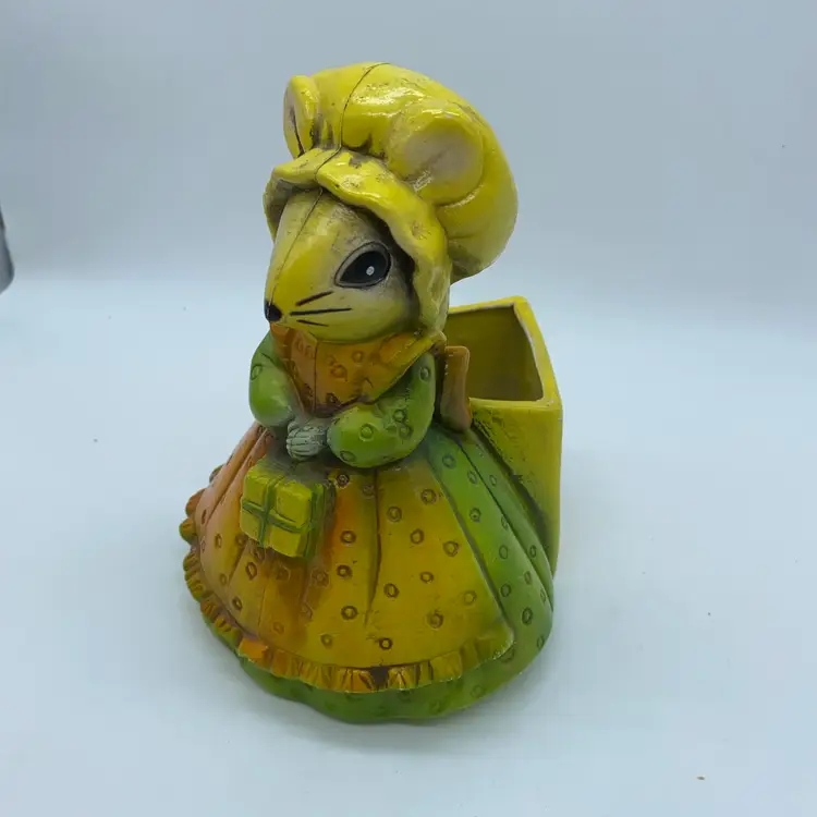 #4913 Vintage Rubin Original Missy Mouse plastic planter from the 1970s.