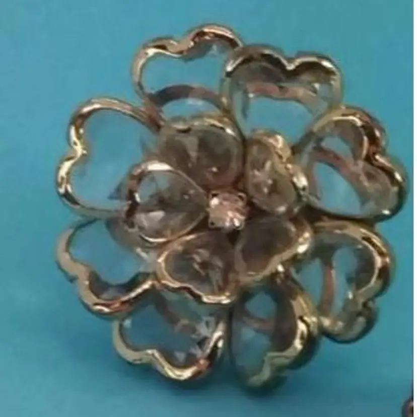 Vintage Flower Ring With Clear Glass Heart Shape Pedals Bordered By Gold Tone Metal, And Linked Elastic Fingure Band.
