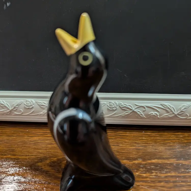 Vintage Pfaltzgraff Black Bird Ceramic Pie Vent