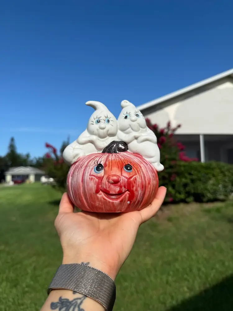 🎃90s Ceramic Ghosty Twins on Jack O’Lantern Figure🎃