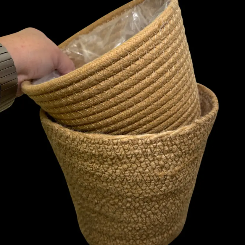 Basket planter pair with attached liner