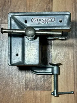 Stanley No. 702 Woodworking Bench Clamp Corner Vise
