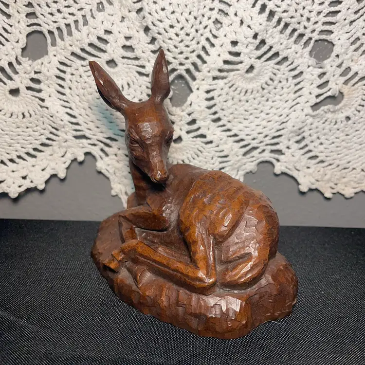 HAND CARVED WOODEN DEER FIGURINE VINTAGE FAWN SCULPTURE RUSTIC CABIN DECOR