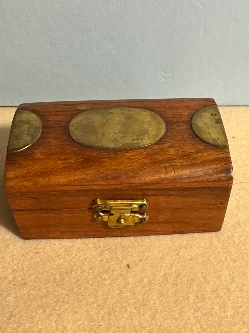 Vintage wood trinket box with brass inlay and latch