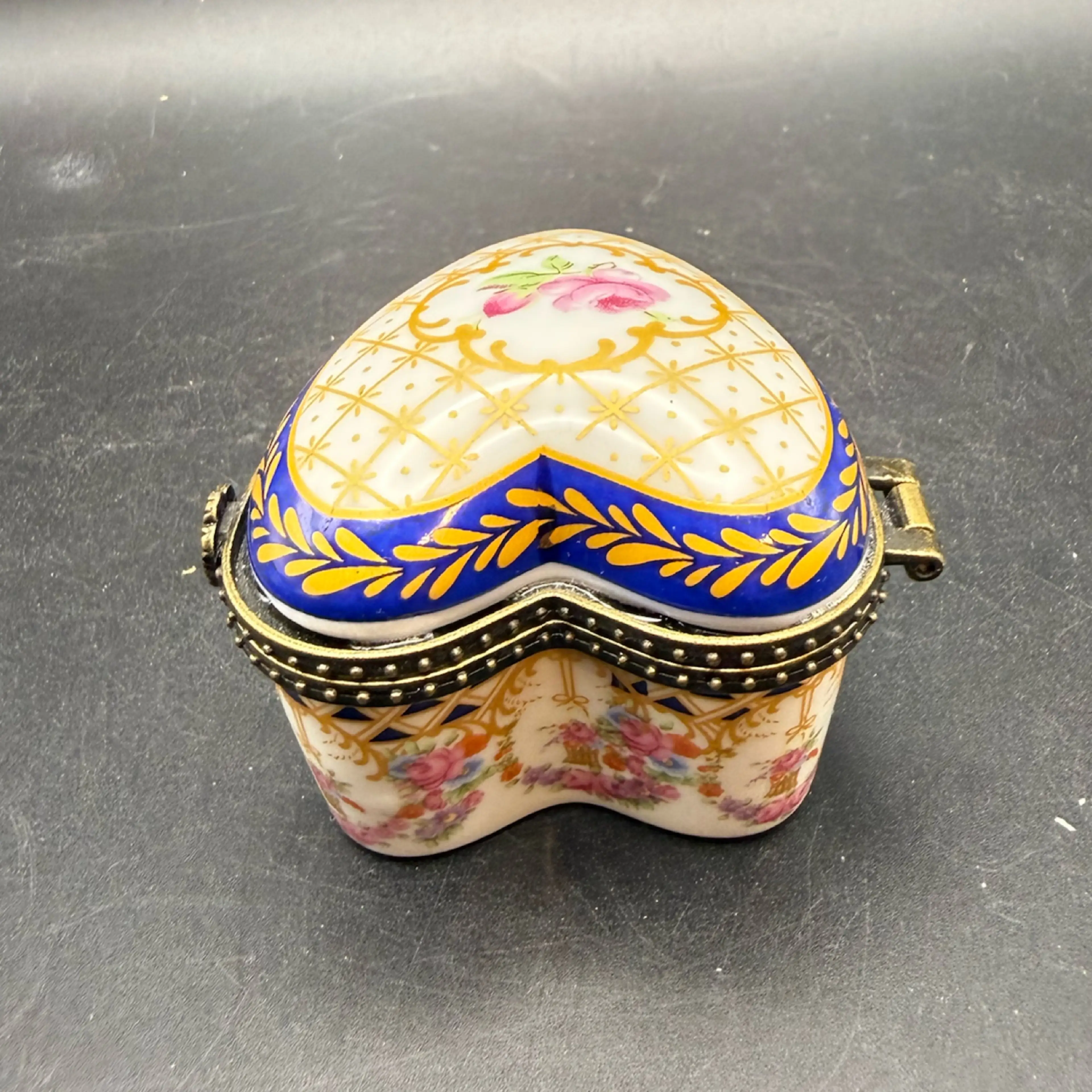 Image 3 of 6