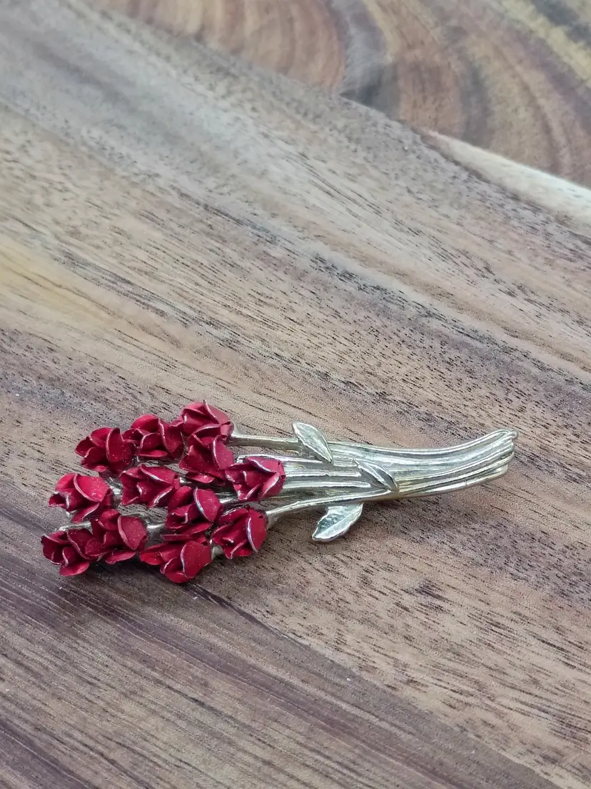 Vintage Danbury Mint 1997 Dozen Red Rose Bouquet Brooch Pin Gold Toned