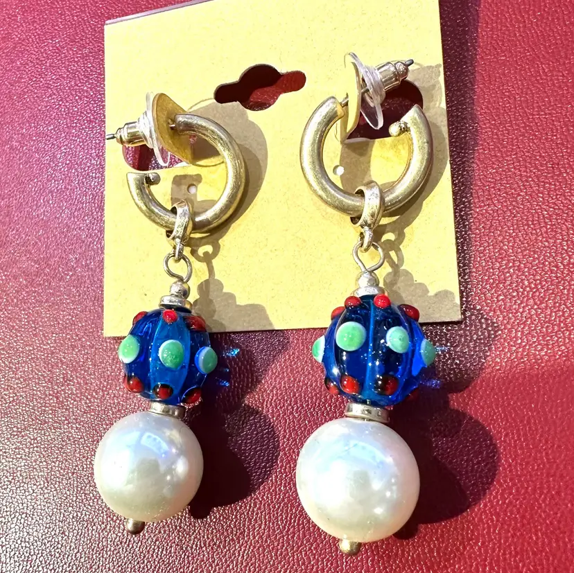 Hoop Post Dangle Earrings NWT Glass Lamp work Beads   & Faux Bright Pearl Beads from the Ravinia  Gift Shop
