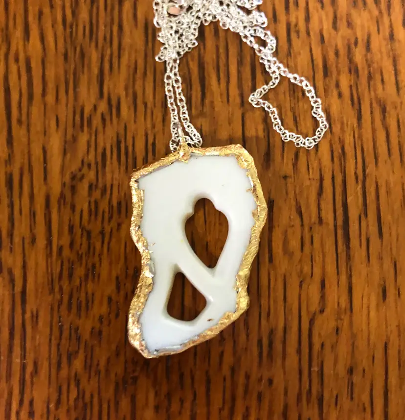 Oodelally Shop Unbranded Reticulated Plate Pendant Handcrafted Necklace 1in x 1.5in