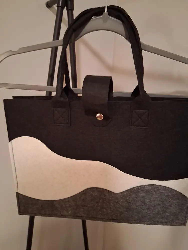 Wave Pattern Felt Tote