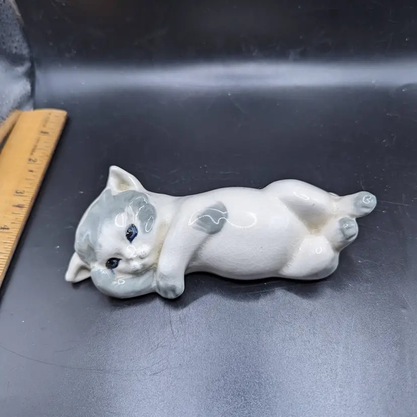 Vintage W R Midwinter Ltd Burslem England Laying Cat Figurine