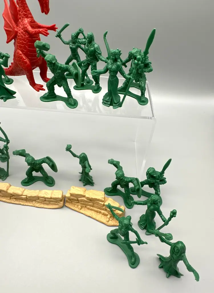 Fantasy Figures Warriors Mythical Figures W/ Dragon & Walls 39 Pcs Green Red VG