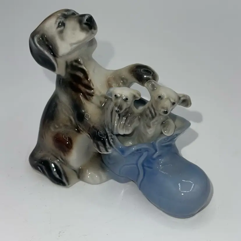 17 Mother Dog With Puppies In Show Ceramic 3.5”