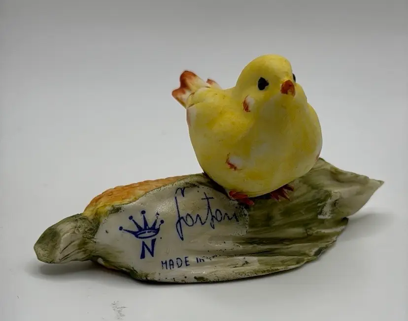 Capodimonte Yellow Bird Figurine on corn cob by Fontanini 4” long 2.25” tall