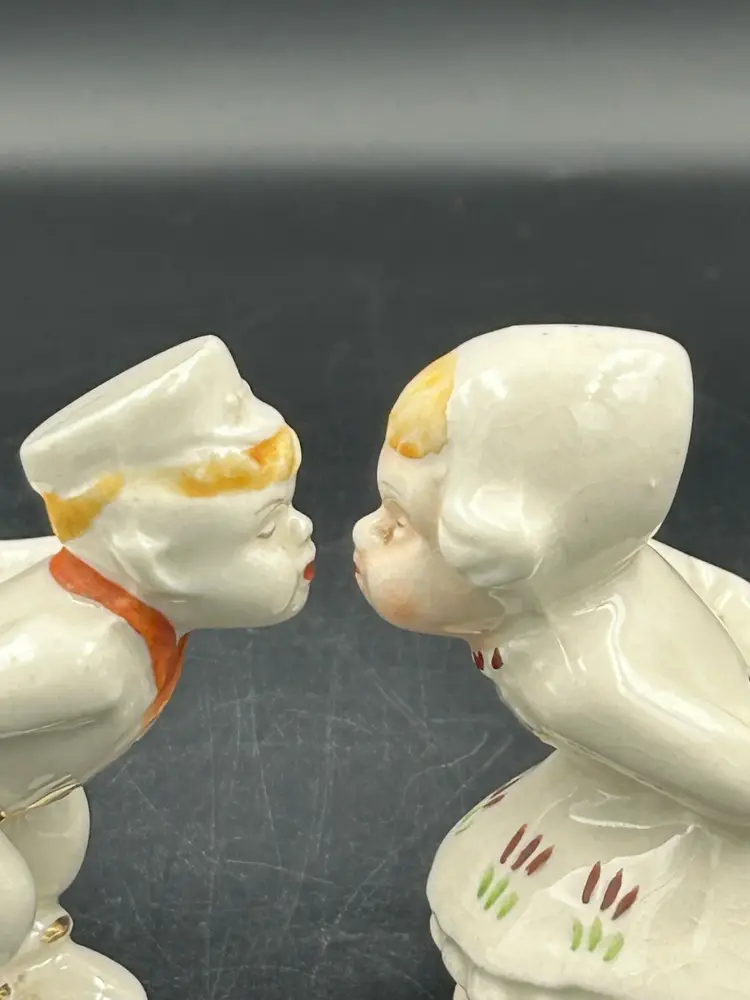Mid Century, Ceramic Dutch Boy And Girl, Kissing Couple Salt And Pepper Shaker Set Japan