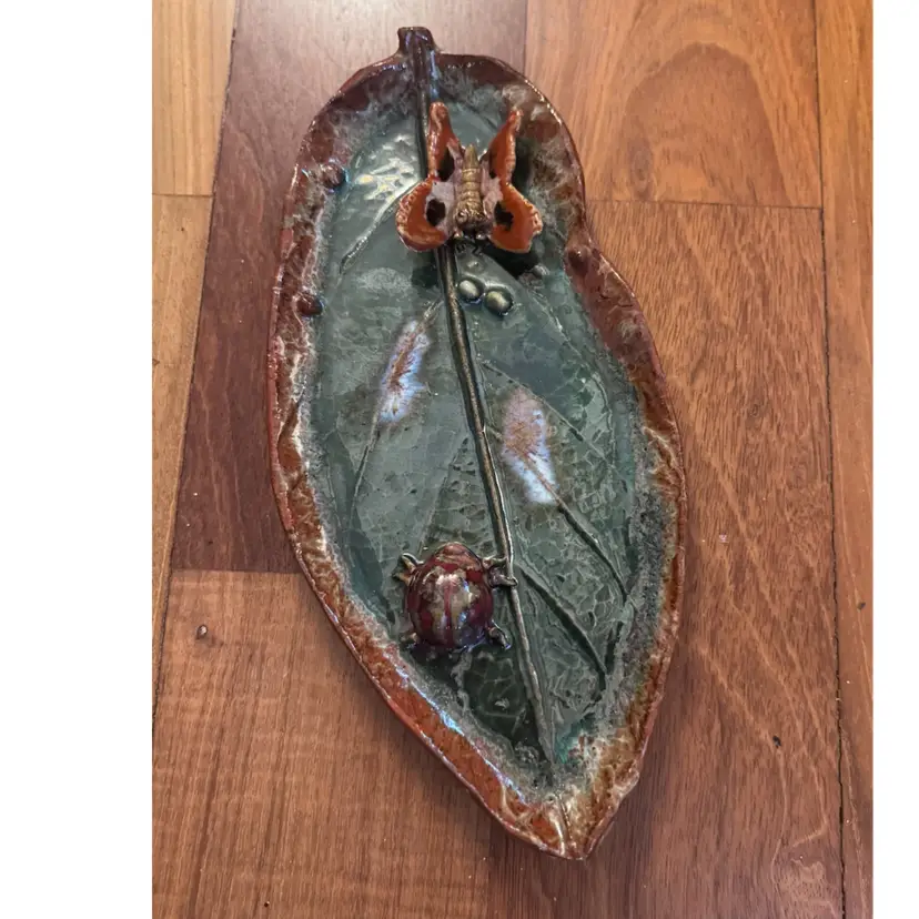Pottery Buggy Leaf Tray