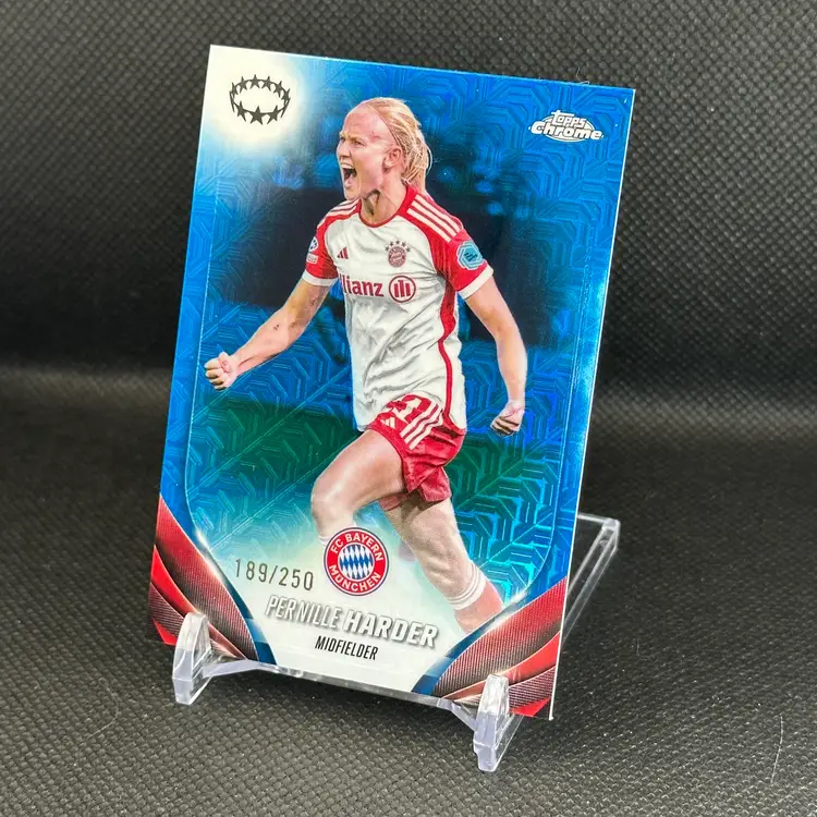 Pernille Harder 189/250 - 2023/24 Topps Chrome Blue Refractor UEFA Bayern