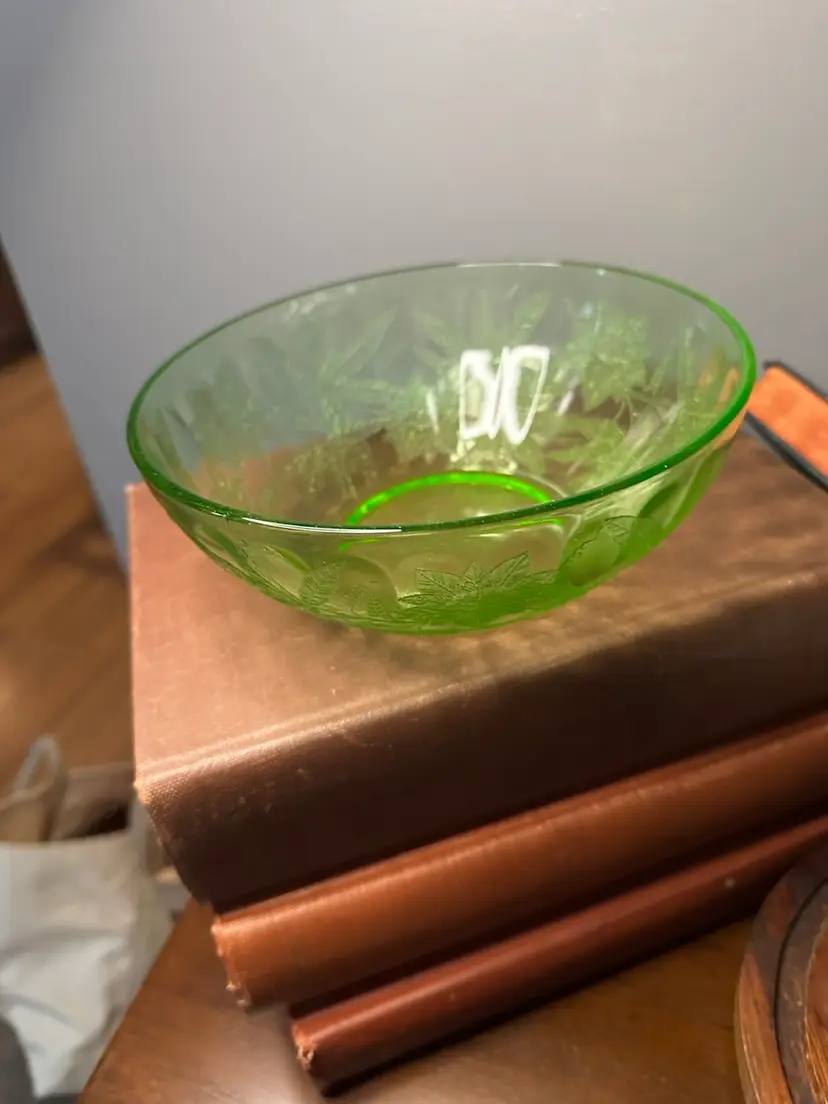 Jeannette Poinsettia Floral Green Depression Glass Bowl