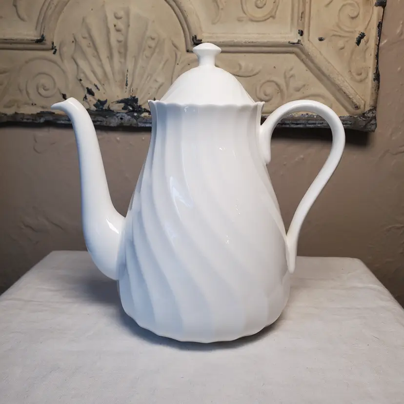 Wedgewood England Candlelight White Coffeepot Teapot