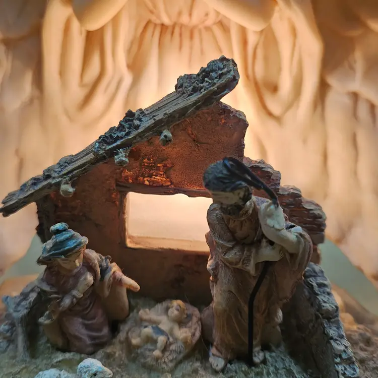 Vintage7.5" Sculptured Nightlight Angel Over Nativity Scene Electric Light READ