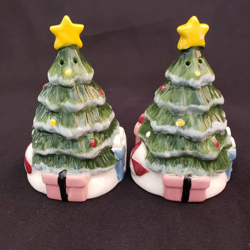 Christmas Tree Ceramic Shakers with Star and Presents 3 1/2" tall Heart logo